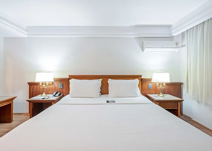 Rede Andrade BrazHotel em Curitiba